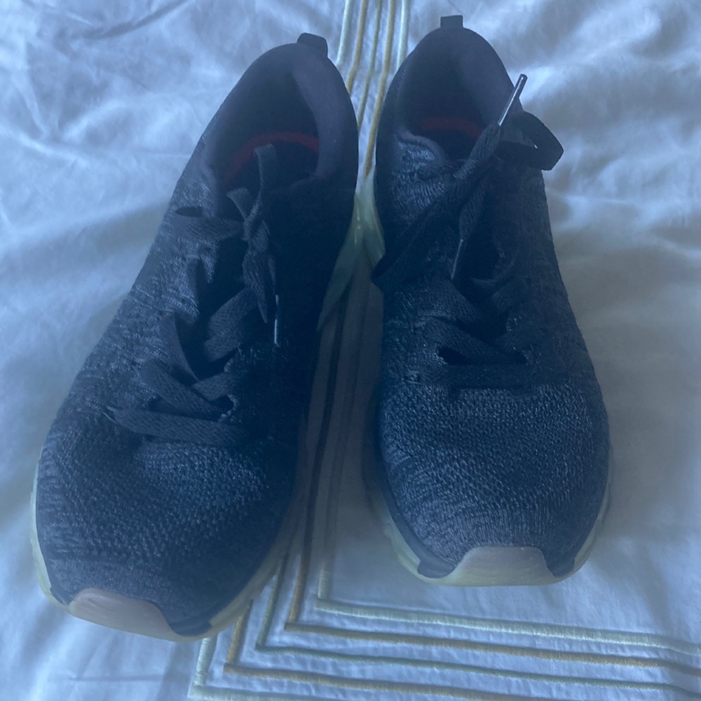 Nike flyknit max black sneakers size 8